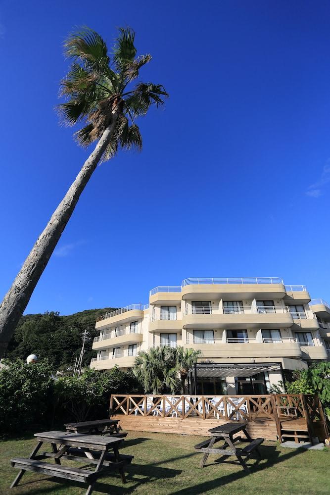 Kerama Beach Hotel Замами Екстериор снимка