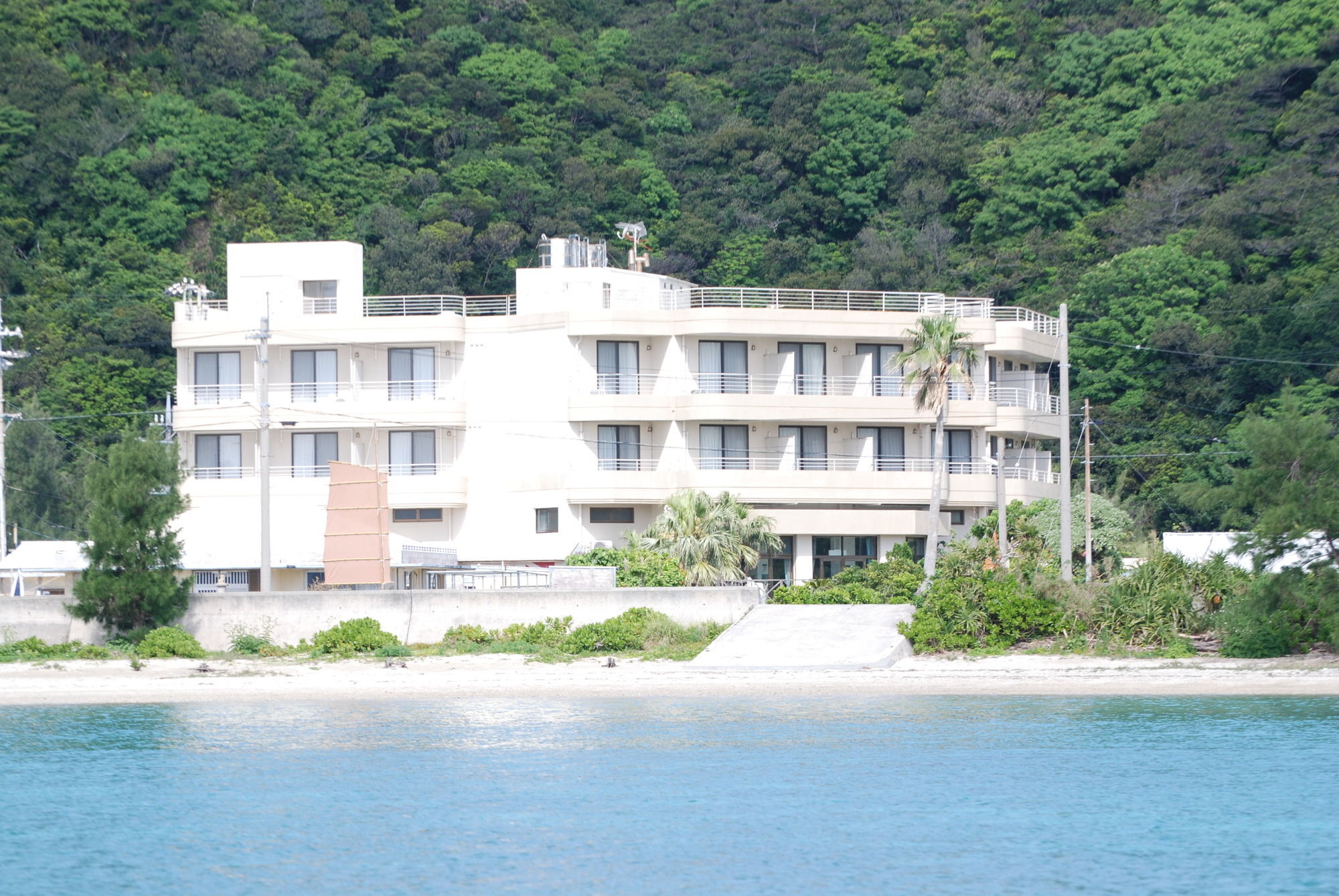 Kerama Beach Hotel Замами Екстериор снимка